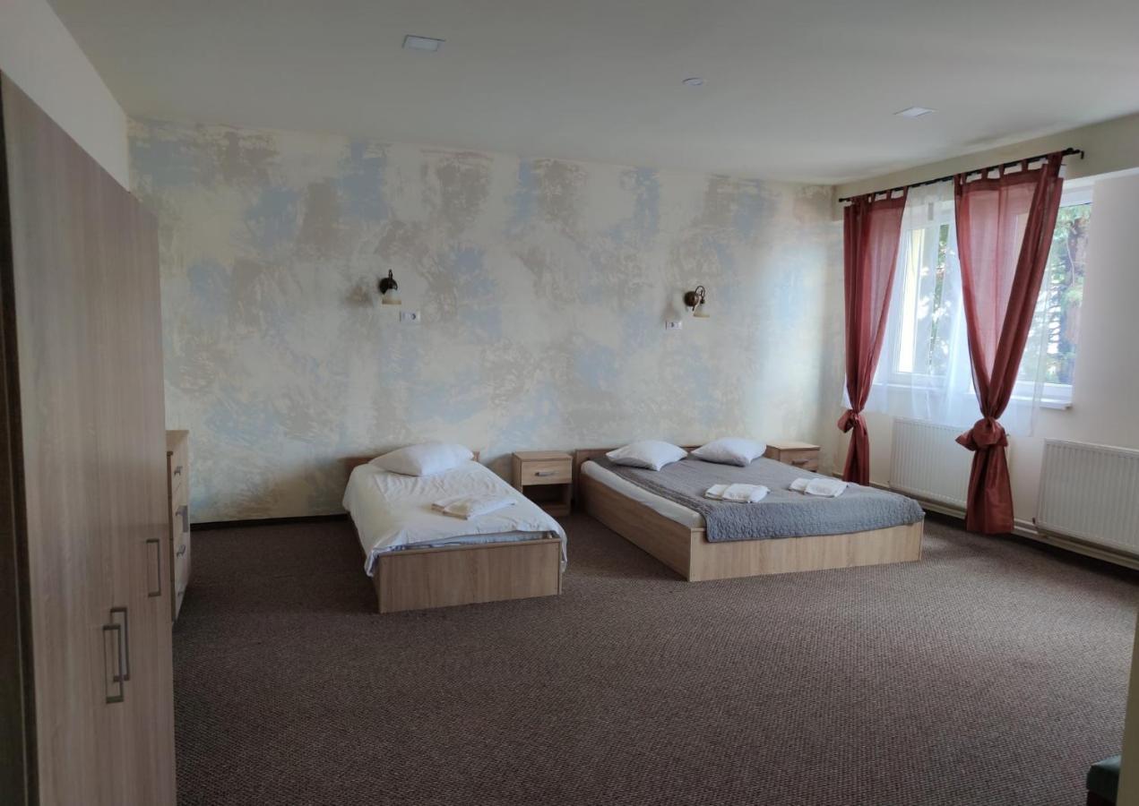 Hotel Astra Brasov Bagian luar foto