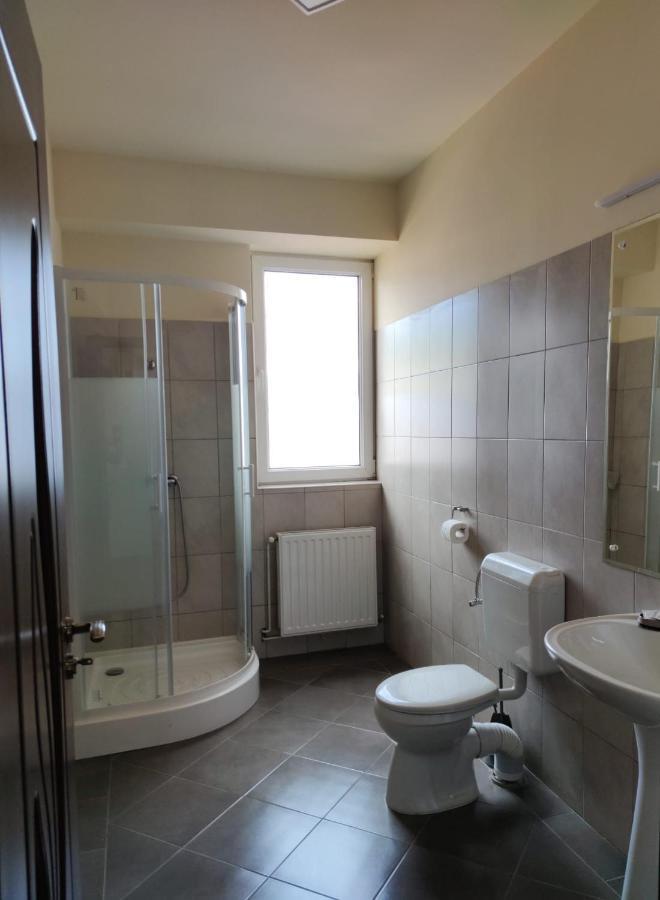 Hotel Astra Brasov Bagian luar foto