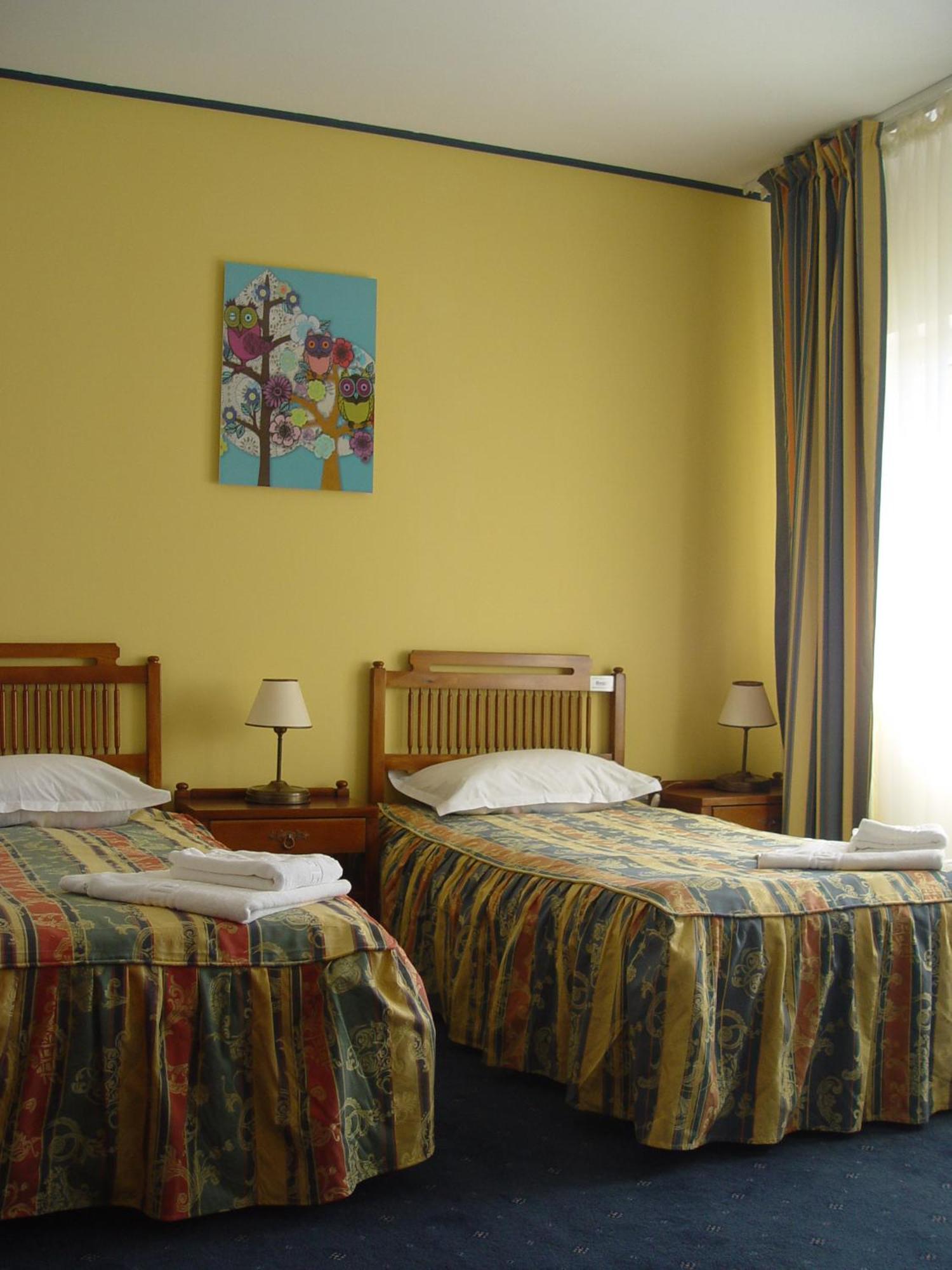 Hotel Astra Brasov Bagian luar foto